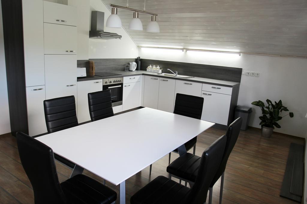 Lake House Apartment Medvode Ngoại thất bức ảnh