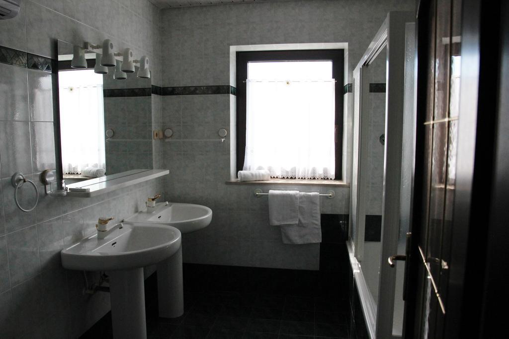 Lake House Apartment Medvode Ngoại thất bức ảnh